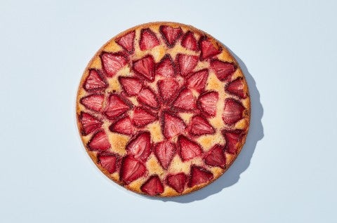 Super-Simple Strawberry Cake - select to zoom